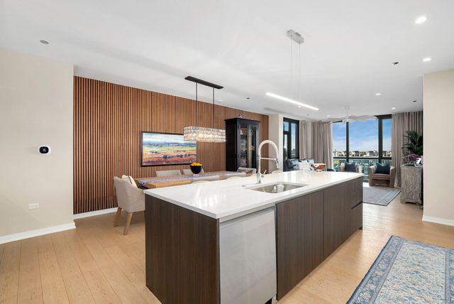 1648 W Division Street 703, Chicago, IL 60622