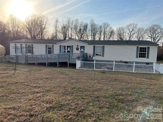 145 Cornwall Road, Harmony, NC 28634