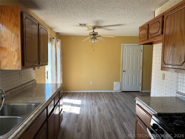 901 N Kern Avenue, Okmulgee, OK 74447