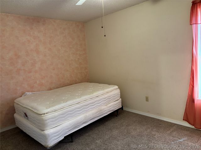 901 N Kern Avenue, Okmulgee, OK 74447