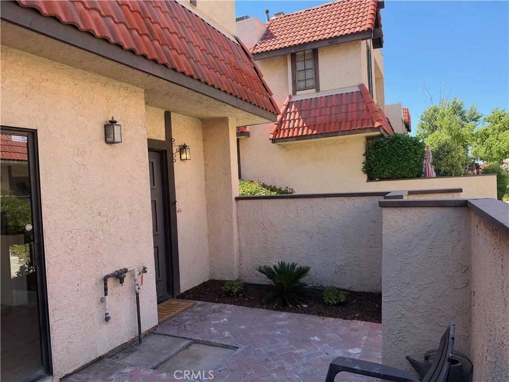 27623 Nugget Drive 4, Canyon Country, CA 91387 — photo 2