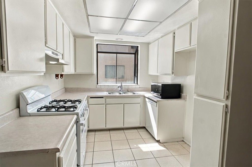 27623 Nugget Drive 4, Canyon Country, CA 91387 — photo 4