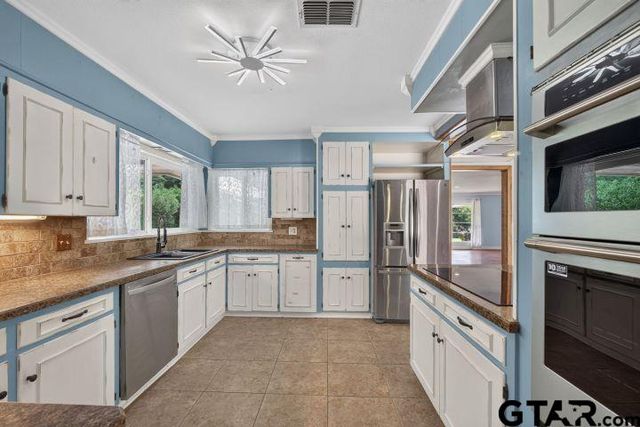 8 Rambling Road, Longview, TX 75604