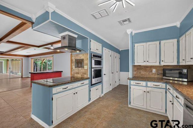 8 Rambling Road, Longview, TX 75604