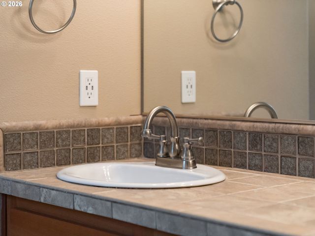 8015 Ne 61ST St, Vancouver, WA 98662