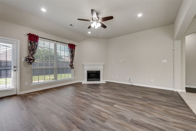 2900 N Umberland Drive, Lewisville, TX 75056