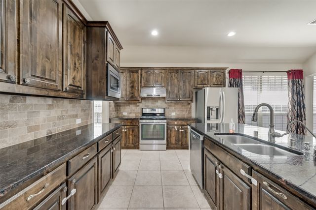 2900 N Umberland Drive, Lewisville, TX 75056