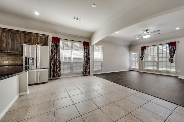2900 N Umberland Drive, Lewisville, TX 75056