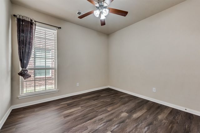 2900 N Umberland Drive, Lewisville, TX 75056
