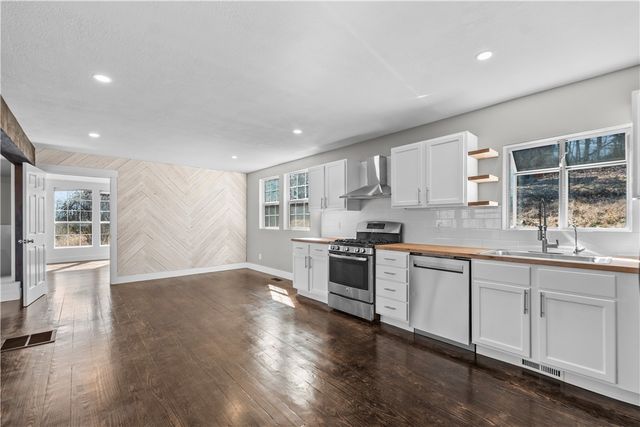 22198 E AR 12 Highway, Hindsville, AR 72756