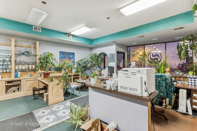 1622 W Devon Avenue, Chicago, IL 60660