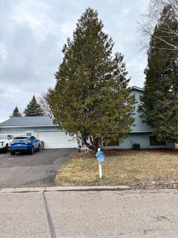 7748 Cayenne Plaza W, Woodbury, MN 55125