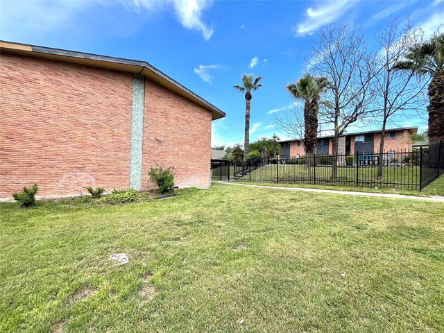 3304 Red River ST 107, Austin, TX 78705