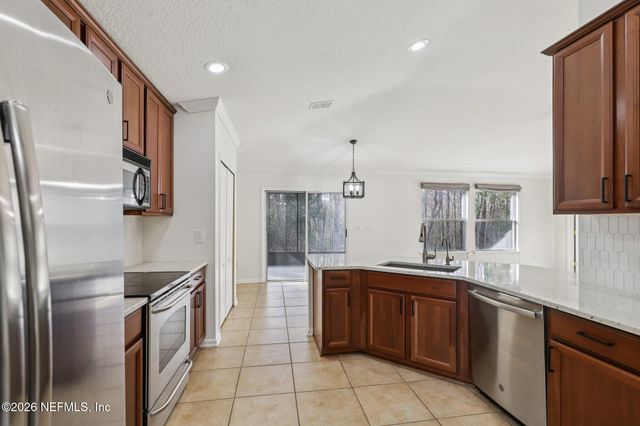 2124 CREEKMONT Drive, Middleburg, FL 32068