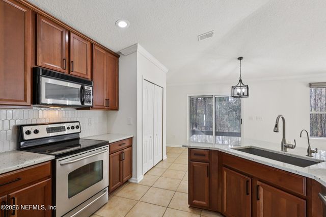 2124 CREEKMONT Drive, Middleburg, FL 32068