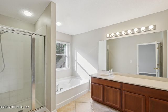 2124 CREEKMONT Drive, Middleburg, FL 32068