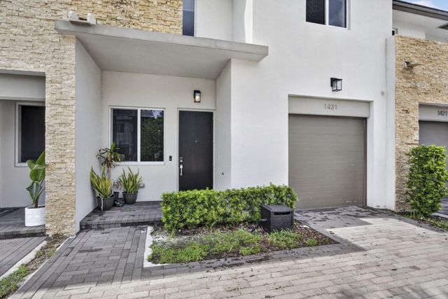 1431 PIONEER Way, Royal Palm Beach, FL 33411