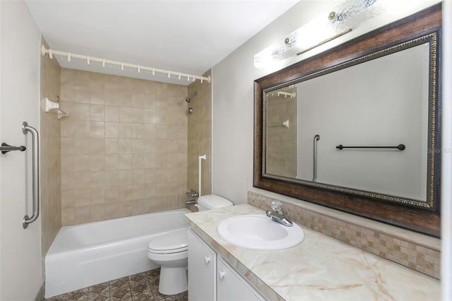 1200 N SHORE DRIVE NE 205, St Petersburg, FL 33701