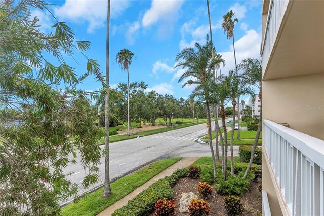 1200 N SHORE DRIVE NE 205, St Petersburg, FL 33701
