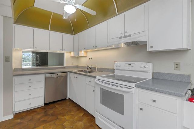 1200 N SHORE DRIVE NE 205, St Petersburg, FL 33701