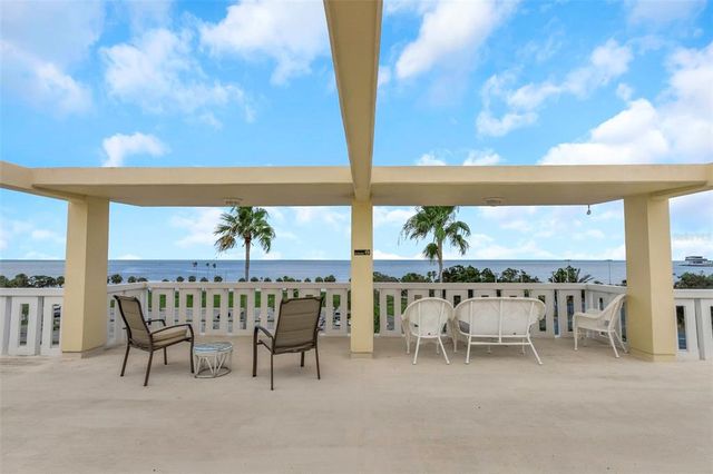 1200 N SHORE DRIVE NE 205, St Petersburg, FL 33701