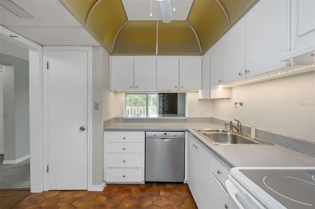 1200 N SHORE DRIVE NE 205, St Petersburg, FL 33701