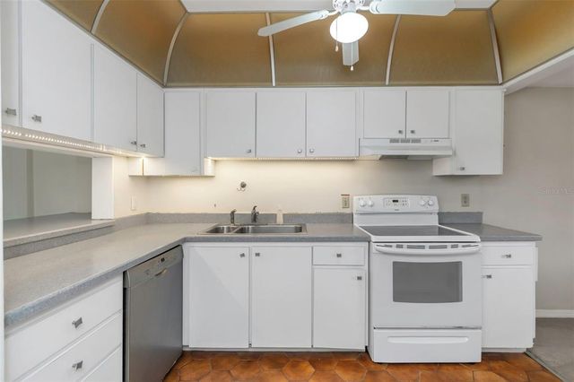 1200 N SHORE DRIVE NE 205, St Petersburg, FL 33701