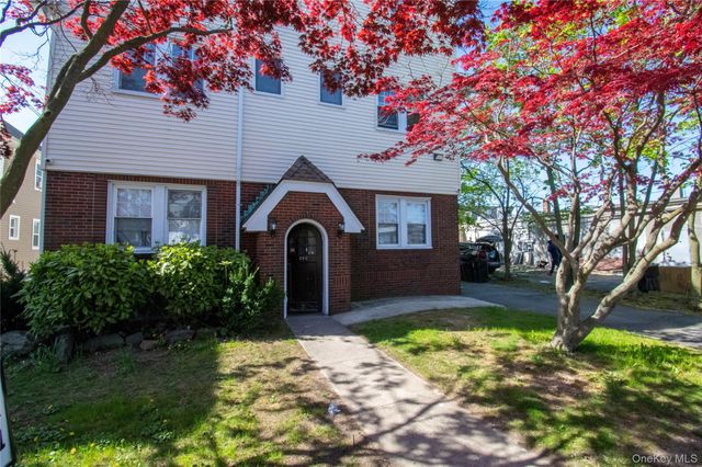 840 Seaman Avenue E 2W, Baldwin, NY 11510