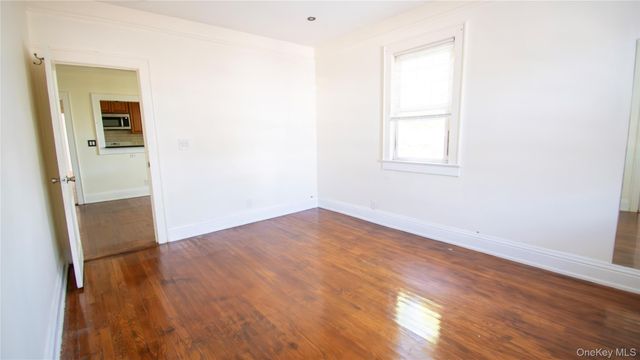840 Seaman Avenue E 2W, Baldwin, NY 11510