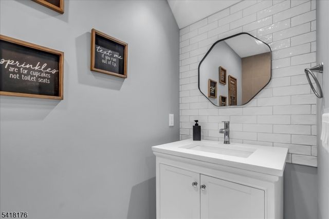 40 Alvin Rd, West Milford Twp., NJ 07480