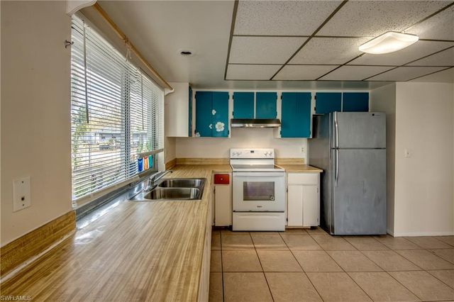 1384 Sourwood CT, North Fort Myers, FL 33917