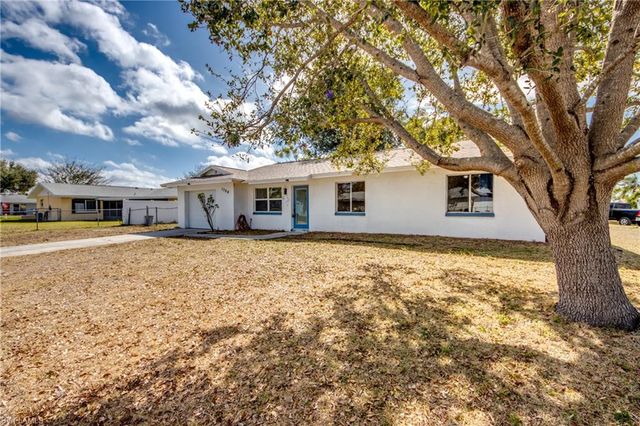 1384 Sourwood CT, North Fort Myers, FL 33917