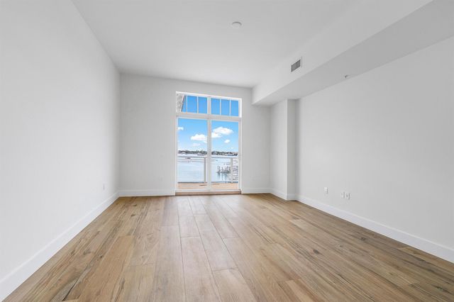 180 Lake Drive 2-302, Palm Beach Shores, FL 33404