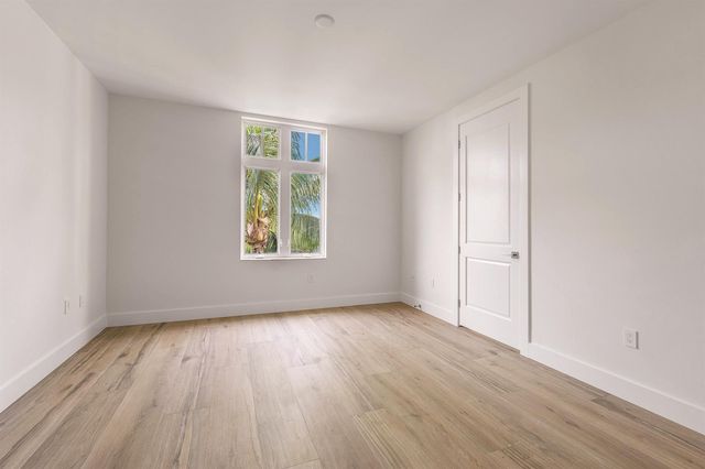 180 Lake Drive 2-302, Palm Beach Shores, FL 33404