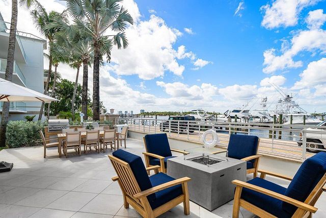 180 Lake Drive 2-302, Palm Beach Shores, FL 33404