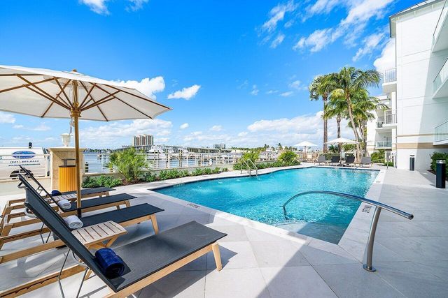180 Lake Drive 2-302, Palm Beach Shores, FL 33404