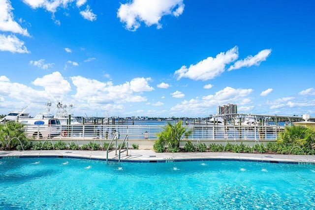 180 Lake Drive 2-302, Palm Beach Shores, FL 33404