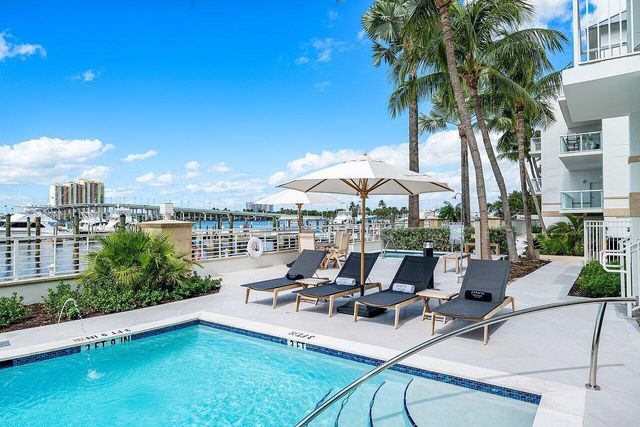 180 Lake Drive 2-302, Palm Beach Shores, FL 33404