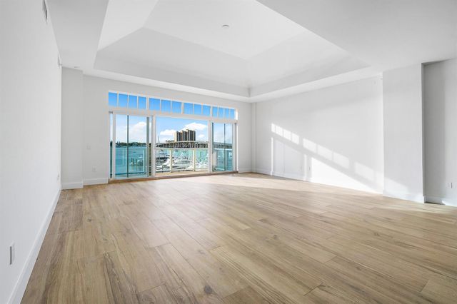 180 Lake Drive 2-302, Palm Beach Shores, FL 33404