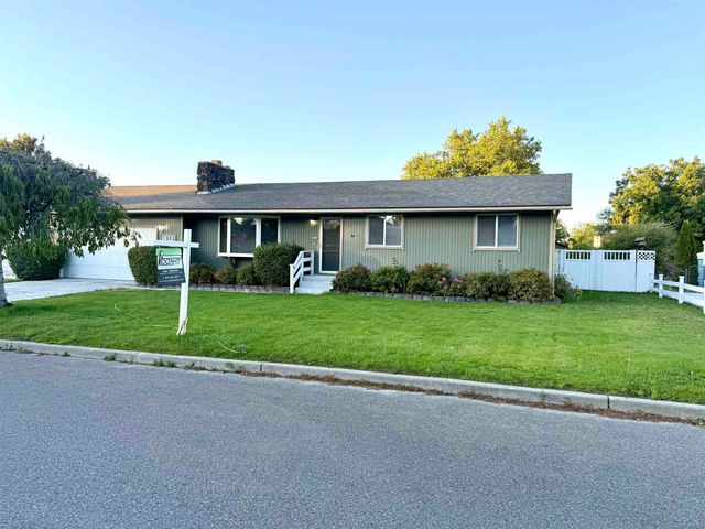 1905 S Calvin Rd, Veradale, WA 99037