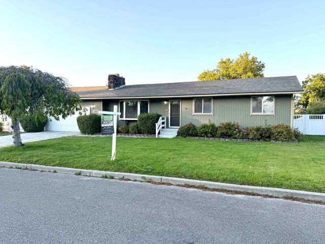 1905 S Calvin Rd, Veradale, WA 99037