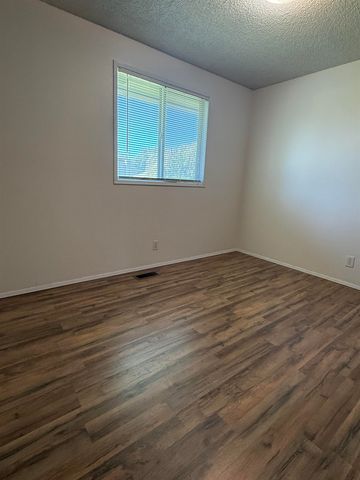 1905 S Calvin Rd, Veradale, WA 99037