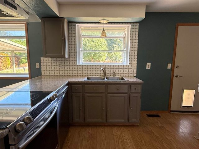 1905 S Calvin Rd, Veradale, WA 99037