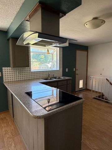 1905 S Calvin Rd, Veradale, WA 99037