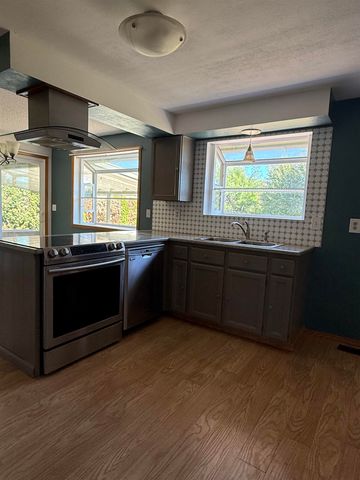 1905 S Calvin Rd, Veradale, WA 99037
