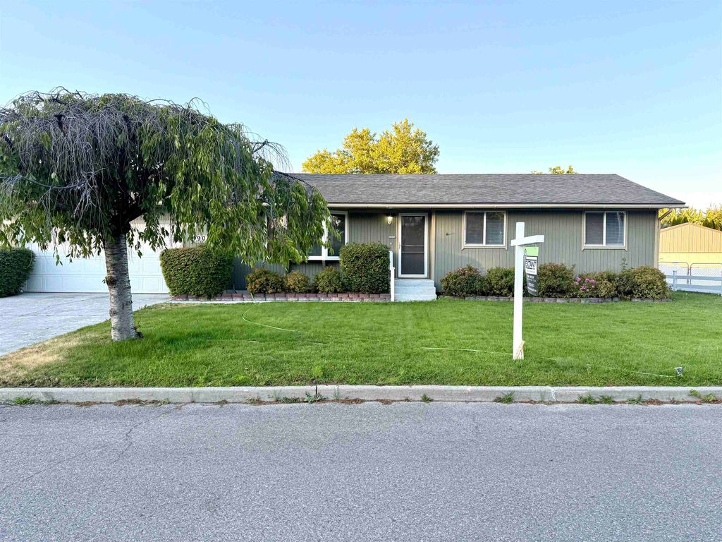 1905 S Calvin Rd, Veradale, WA 99037