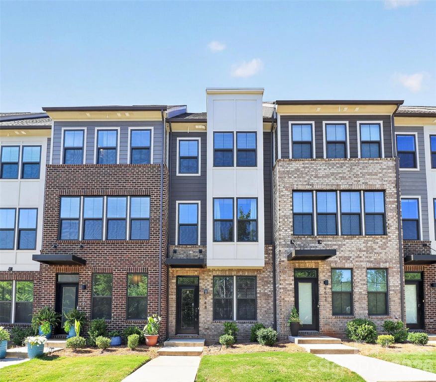 948 Broad River Lane, Charlotte, NC 28211