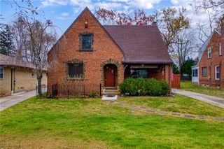 5699 Onaway Oval, Parma, OH 44130