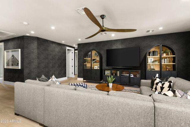 509 E HAYWARD Avenue, Phoenix, AZ 85020