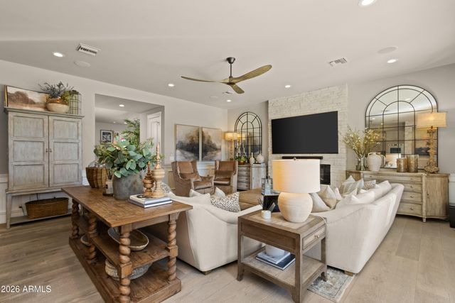 509 E HAYWARD Avenue, Phoenix, AZ 85020